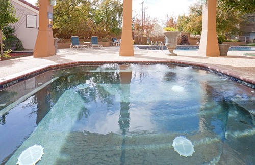 Tech Terrace Copropriété | With Pool + Hot tub | Breakfast & Evening Social