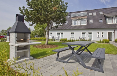 Gross Zicker Appartement | Vacation apartment with sea view and garden use - Haus Inselwind FeWo MEERstrand