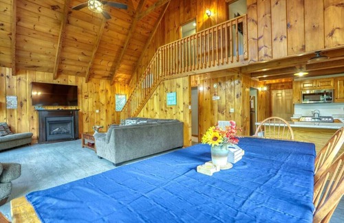Flat Hollow Marina Cabine | Witt's Cove Landing Lakefront, cov'd dock+hot tub