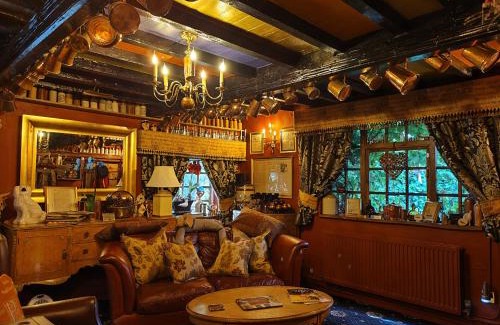 Alderley Edge Maison | Wizards Thatch Luxury Suites