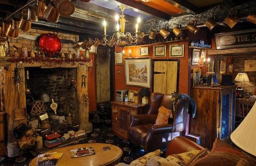 Alderley Edge Maison | Wizards Thatch Luxury Suites