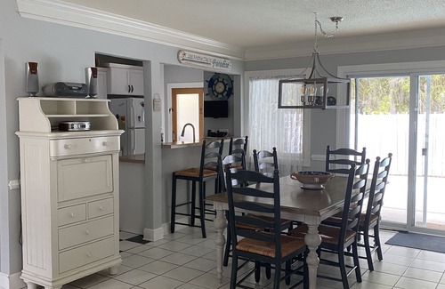 Lawton Woods Maison | Wlk t Beach / Suite Ht Pool / Jaczzi / 2 lits Kng / 4 vélos / chiens SM seulement