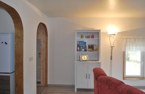 Sodra Vi Appartement | Wohng. f. 2 personnes au bord du lac de la forêt près de Vimmerby, kl. Terrasse avec vue sur le lac, Ruderb., Jetée