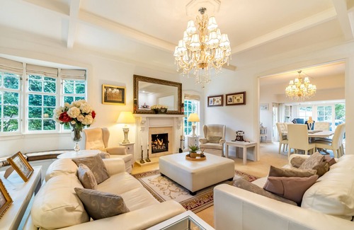 Lower Hutt Villa | Woburn Retreat, Luxury Home for Perfect Getaway