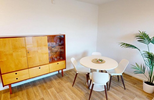 Morgenleite Appartement | Wohnen ohne Hindernisse, nur 170m bis zur Haltestelle der Linie 5, WLAN