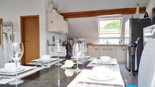 Western Ring Area Appartement | Wohnung Famous, 100qm, Klima, Loggia, 24h Checkin, bis 5 Personen