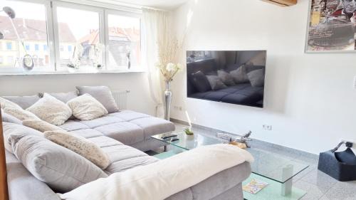 Western Ring Area Appartement | Wohnung Famous, 100qm, Klima, Loggia, 24h Checkin, bis 5 Personen