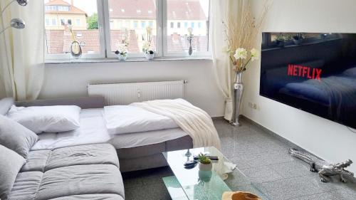Western Ring Area Appartement | Wohnung Famous, 100qm, Klima, Loggia, 24h Checkin, bis 5 Personen