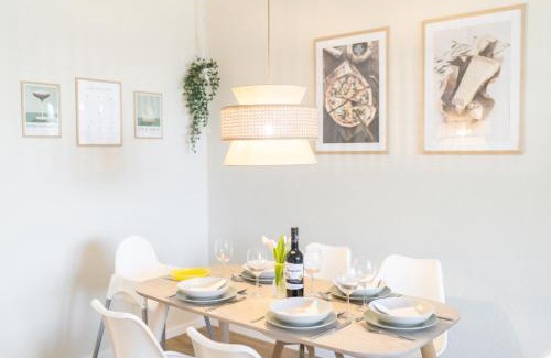Wolfsburg Appartement | Wolfsburg Innenstadt - HAPPYHOME - direkt in der Porschestraße, 5 Personen & Kind, 3 Zimmer