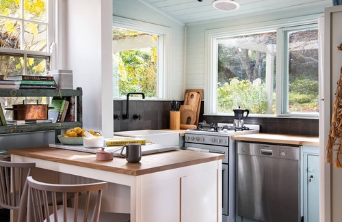 Daylesford Cottage | Wombat Hill Cottage-Renovated miners cottage, open fires and beautiful gardens