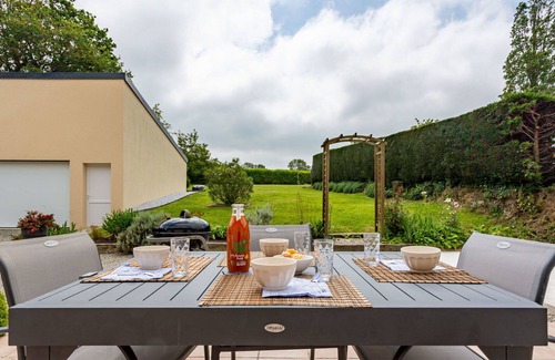 Bolleville Maison | Wonderful private villa for 6 guests with WIFI, TV, terrace, pets allowed and parking
