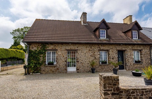 Bolleville Maison | Wonderful private villa for 6 guests with WIFI, TV, terrace, pets allowed and parking