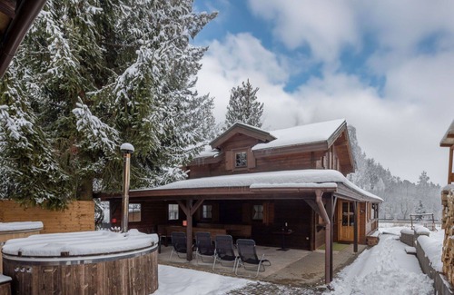 Dolni Branna Maison | Belle maison de vacances privée avec WIFI, bain à remous, TV, terrasse, animaux admis et parking