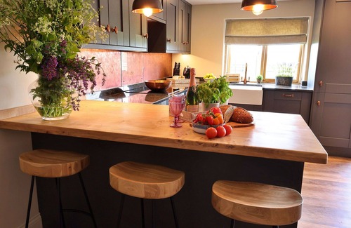 Quedgeley Maison | Wonderful villa for 6 people with WIFI, terrace, pets allowed and parking