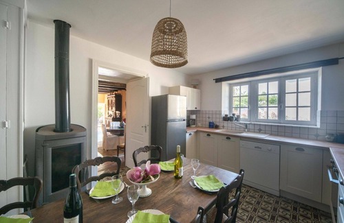 Saint-Denis-sur-Loire Maison | Wonderful private villa for 6 guests with WIFI, private pool, TV, terrace, pets allowed and park.