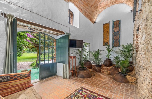 Galaroza Maison | Wonderful 17th Century 5 Bedroom House with Large Gardens, Pool and Sauna