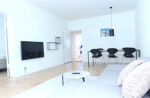Frederiksberg C Appartement | Wonderful 2-bed w/balcony