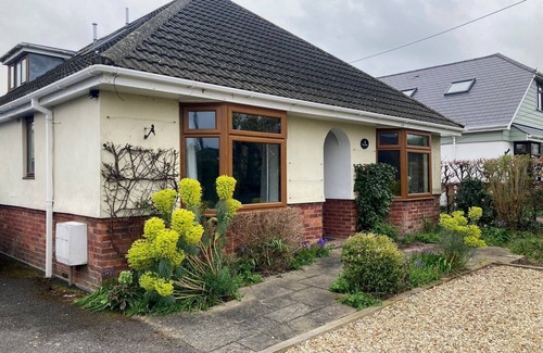 Holworth Appartement | Wonderful accommodation with double bedroom en-suite shower, lounge and WiFi