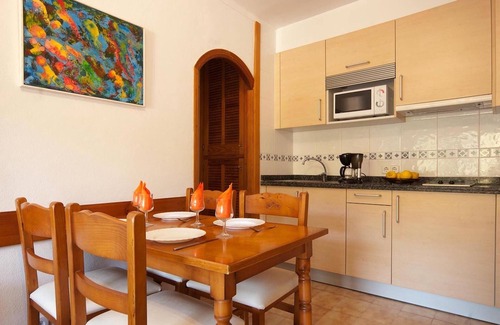 Cala San Vicente Appartement | Merveilleux appartement "Pinos Altos T2" avec piscine, Wi-Fi, balcon et terrasse