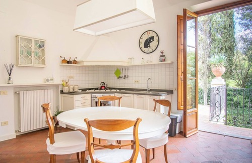 Oltrarno Appartement | Wonderful apartment in Villa with nice garden and terrace. Lovely neighborhood