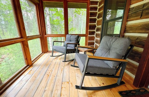 West Glacier Cabine | Wonderful Cabin in the Woods in West Glacier Near Glacier National Park Entrance