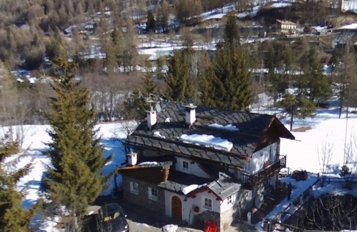 Cesana Torinese Chalet De Ski | Wonderful chalet in the countryside, between meadows and the river