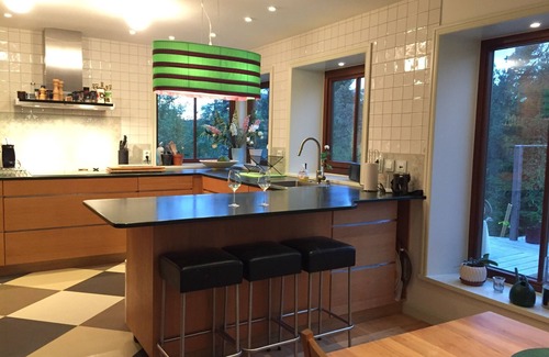 Kummelnas Villa | Magnifique maison familiale en bois au bord d'un lac dans la campagne de Stockholm
