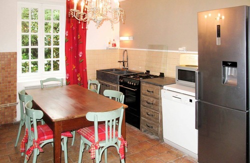Saint-Sulpice-les-Feuilles Maison | Maison de vacances privée avec bain à remous, piscine privée, WIFI, TV, patio, animaux admis