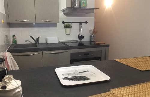 Le Brusc Appartement | Merveilleux studio face à la mer , á l’île des #Embiezs accès direct plage.