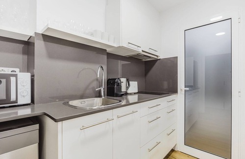 Les Corts Appartement | Wonderful Les Corts 3BR w/ Balcony, A/C & W/D, by Blueground