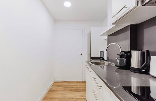 Les Corts Appartement | Wonderful Les Corts 3BR w/ Balcony, A/C & W/D, by Blueground