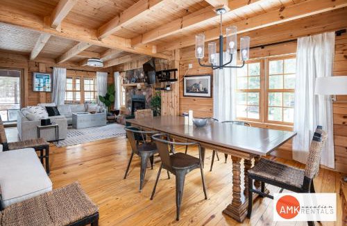 Saugatuck Maison | Wonderful Log Cabin near private beach and lake access