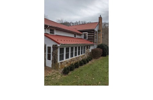 Wytheville Cabine | Wonderful Log Cabin with plenty of privacy, yet only minutes from Wytheville!