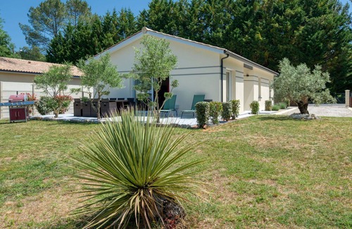 Lesparre-Medoc Maison | Magnifique maison de vacances privée pour 4 personnes avec climatisation, TV et terrasse