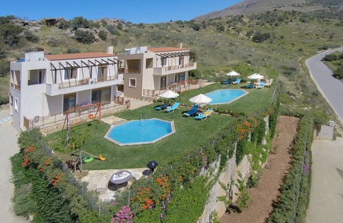 Triopetra Villa | Maison de vacances privée avec WIFI, piscine privée, climatisation, TV, balcon, parking