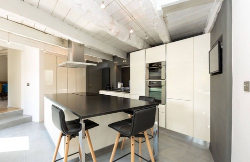 Le Tronchet Villa | Belle maison de vacances privée pour 12 personnes avec piscine privée, WIFI, TV et terrasse