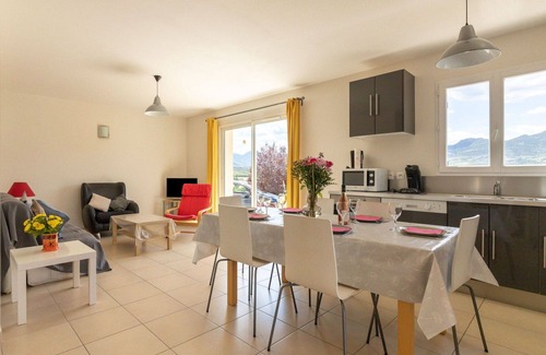 Sainte-Jalle Maison | Belle maison de vacances privée avec piscine privée, WIFI, TV, terrasse et animaux admis
