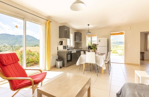 Sainte-Jalle Maison | Belle maison de vacances privée avec piscine privée, WIFI, TV, terrasse et animaux admis