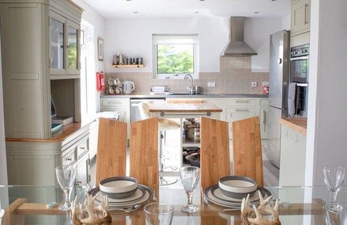 Dunvegan Maison | Belle maison de vacances privée pour 6 personnes avec WIFI, TV, patio et parking