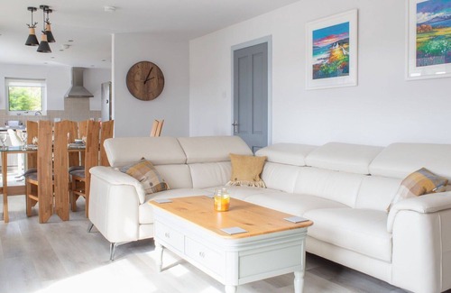 Dunvegan Maison | Belle maison de vacances privée pour 6 personnes avec WIFI, TV, patio et parking