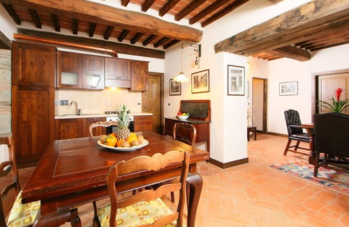 Sansepolcro Villa | Maison de vacances privée avec WIFI, piscine privée, bain à remous, TV, patio, animaux admis