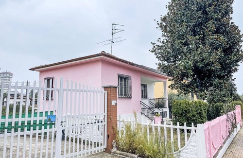 Quattordio Maison | Magnifique maison de vacances privée avec WIFI, piscine privée, patio, animaux admis et parking