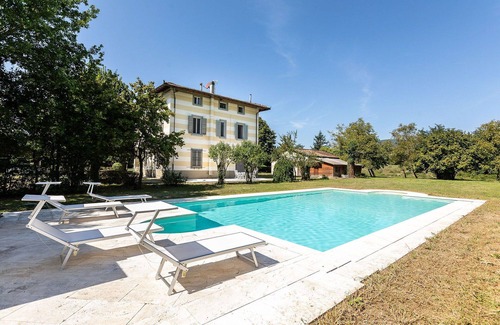 Scarperia e San Piero Villa | Wonderful private villa for 16 people with WIFI, private pool, TV, patio, pets allowed and parking