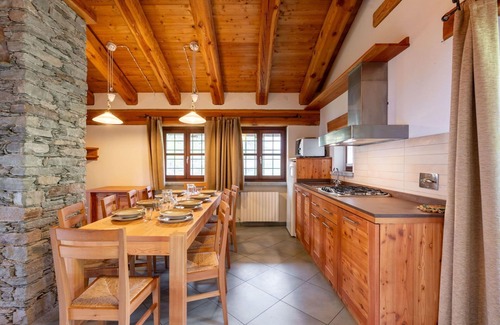 Sampeyre Maison | Belle maison de vacances privée pour 9 personnes avec TV et patio