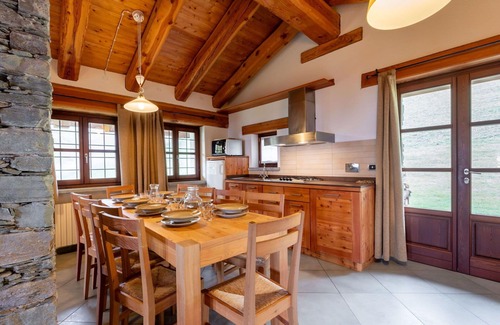 Sampeyre Maison | Belle maison de vacances privée pour 9 personnes avec TV et patio