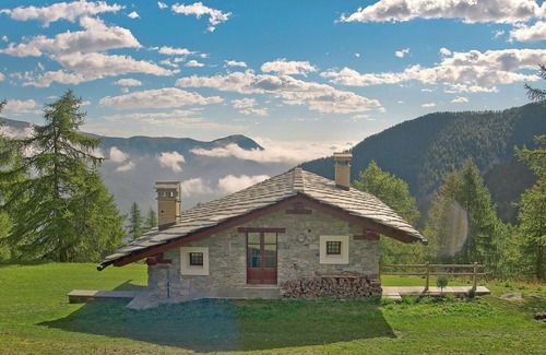 Sampeyre Maison | Belle maison de vacances privée pour 9 personnes avec TV et patio