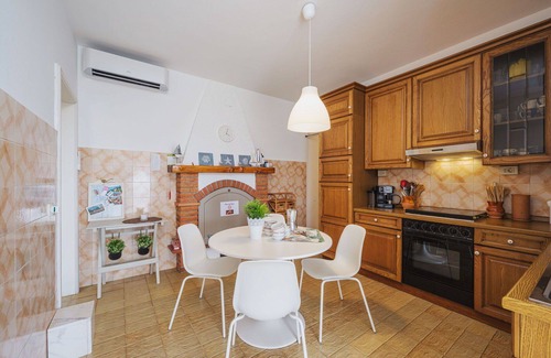 Seravezza Maison | Magnifique maison de vacances privée pour 6 personnes avec climatisation, WIFI, TV et patio