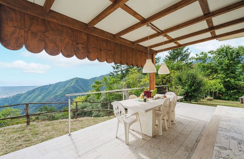 Seravezza Maison | Magnifique maison de vacances privée pour 6 personnes avec climatisation, WIFI, TV et patio