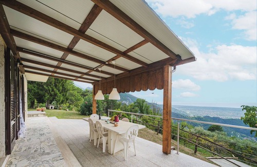 Seravezza Maison | Magnifique maison de vacances privée pour 6 personnes avec climatisation, WIFI, TV et patio