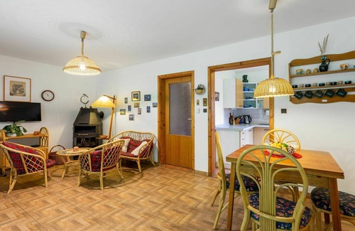 Rabyne Maison | Merveilleuse maison de vacances privée pour 4 personnes avec WIFI, TV, patio et animaux admis